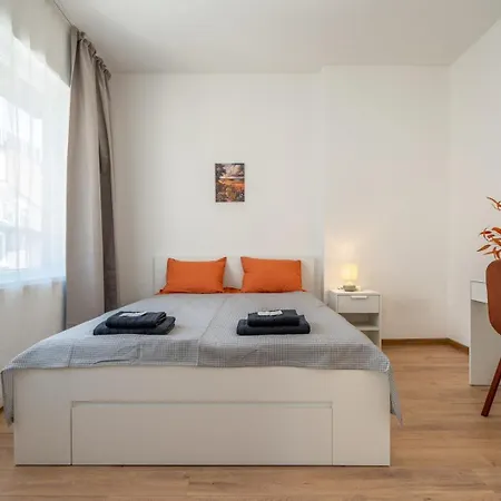 Elegant 1bdrm In Prime Location *