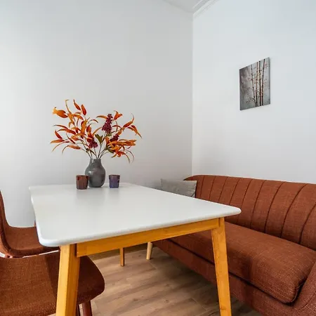 Elegant 1bdrm In Prime Location * София