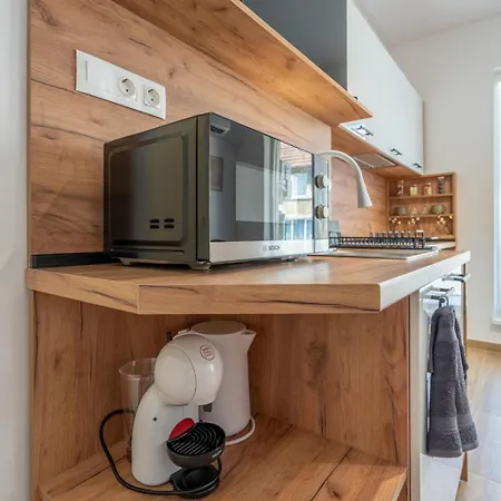Elegant 1bdrm In Prime Location