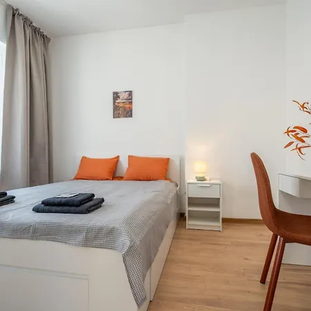 Elegant 1bdrm In Prime Location *