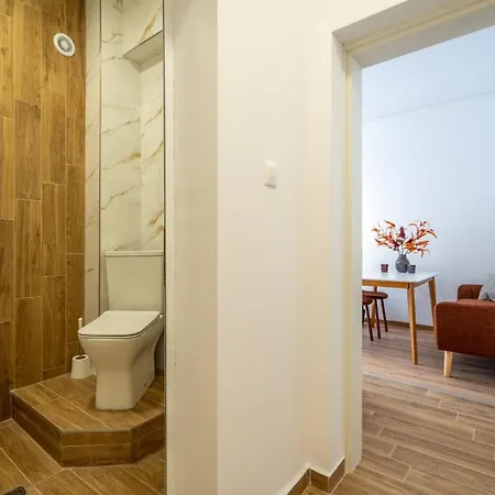 Elegant 1bdrm In Prime Location *