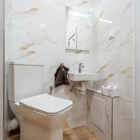 Elegant 1bdrm In Prime Location *